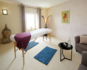 Table de massage au sein de l'espace massage du Domaine 3 Soleils